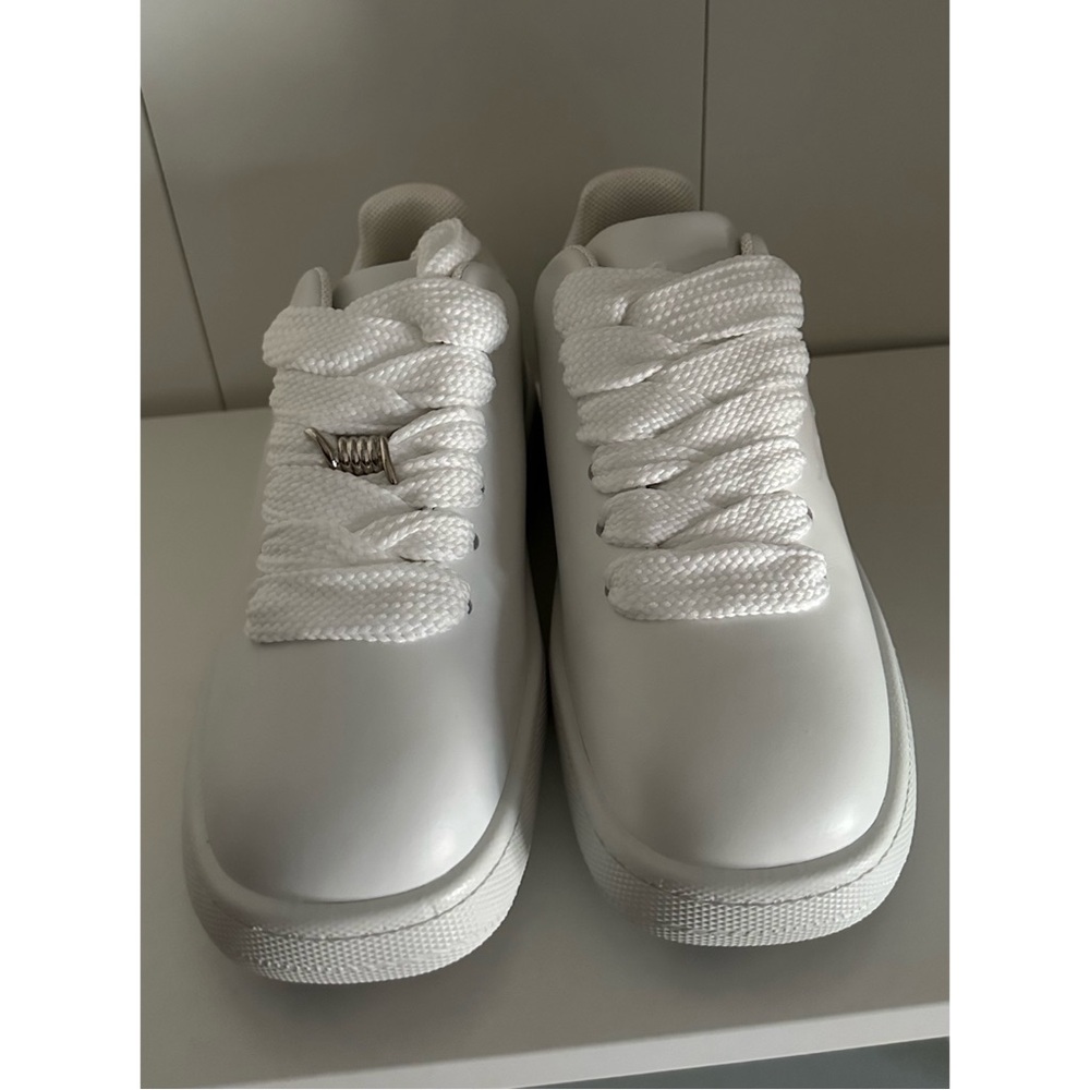BURBERRY WHITE BOX SNEAKER NIB SIZE 37 7 WOMENS